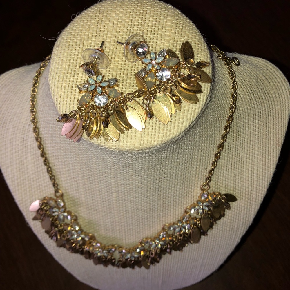 Loft necklace and earrings set like new - Picture 4 of 8